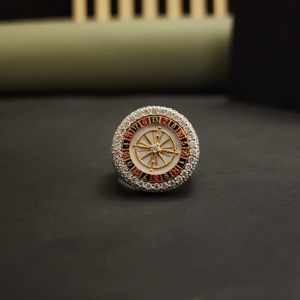 Bague unisexe tendance en moissanite de designer, bijou élégant avec un design unique, bande en acier inoxydable, création de laboratoire - Product Image 2