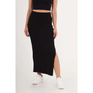 Jupe moulante noire en tricot tendance avec fente latérale pour la vente en gros - Product Image 6