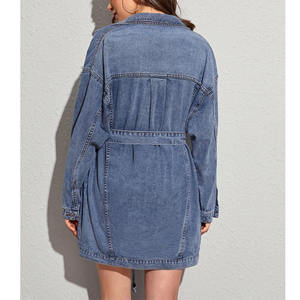 Veste en jean longue bleue pour femme avec ceinture - Manteau en jean oversize coupe-vent pour un style décontracté et streetwear - Product Image 3