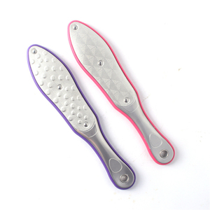 Removedor de Callos Profesional de Doble Cara de Acero Inoxidable de Alta Calidad para Limar Uñas y Empujar Cutículas - Product Image 6