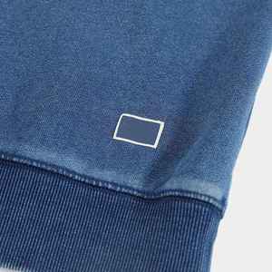 Sweat-shirt délavé à l'acide, fabriqué en coton de qualité supérieure, offrant un ajustement décontracté et un look vintage élégant. - Product Image 3