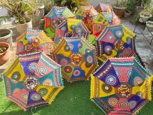 Parapluie artisanal Rajasthani classique et vibrant pour décor de fête de mariage-Shaadi Baby Shower & Photoshoot Essentials - Product Image 3