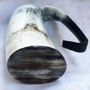 Tasses en corne de buffle Usine indienne Produits artisanaux Tasse à boire en corne Nouveau design Corne naturelle Original Viking Tasse à boire - Product Image 1