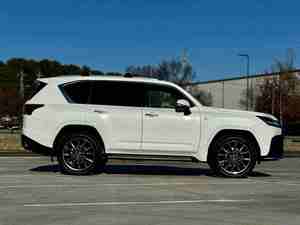 MEILLEUR SUV Lexus LX600 F D'OCCASION 2024 - Product Image 4