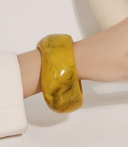 Fancy Pattern Resin Bangles for Ladies with Smooth Finish Stylish Jewelry Waterproof Custom Colors for Festive Celebrations - Product Image 4