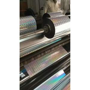 Film polyester métallisé holographique Spickglobal, adhésif premium, rouleau de 60 pouces, usage industriel - Product Image 1