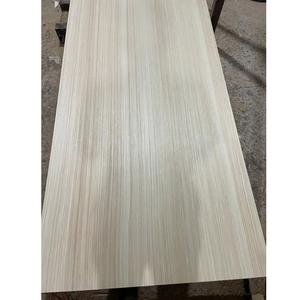 Hojas de madera contrachapada frontal Diseño moderno Suministro de fábrica Reconstituido Nuevos gabinetes superiores Puertas Paneles de muebles de Vietnam - Product Image 1