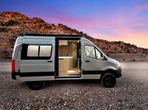 Encuentra iconos similares: Nuevas autocaravanas todoterreno modernas para acampar. - Product Image 5