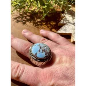 Bague Statement pour Homme Tony Yazzie Golden Hill, Taille 13, Sertie de Turquoise et d'Argent Sterling, Style Bohème pour un Usage Quotidien - Product Image 2