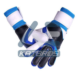 Gants de gardien de but de football UltraGrip avec paume rembourrée, surface de contact durable et résistante pour un équipement de football prêt pour le match - Product Image 5