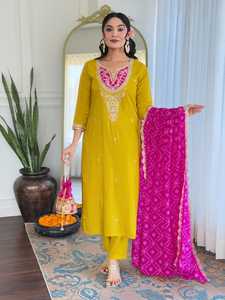 Elegante Conjunto de Kurta, Pantalón y Dupatta para Mujer en Viscosa Pura con Bordado y Lentejuelas, Perfecto para Fiestas, Bodas y Eventos Festivos - Product Image 3