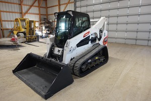 รถตักดินขนาดเล็กแบบตีนตะขาบ Bobcat T770 พร้อมหัวตัดหญ้าสำหรับงานป่าไม้ - Product Image 5