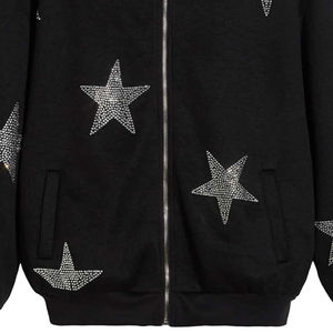 Sudadera con capucha para hombre de estilo callejero con diamantes de imitación brillantes y detalles únicos Sudadera con capucha de mezcla de algodón con tachuelas de diamantes de imitación para hombres - Product Image 6