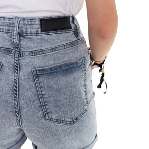 กางเกงขาสั้นเอวสูงใส่สบายสำหรับผู้หญิงกางเกงขาสั้นผ้าเดนิมสี่กระเป๋าสไตล์มีกระเป๋าโลโก้ตามสั่งดีไซน์ล่าสุด - Product Image 4