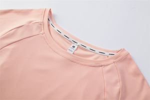 T-shirts pour femmes avec étiquette personnalisée avec design 3D couleurs et tailles personnalisées 100% coton respirant mode professionnelle pour les femmes - Product Image 3