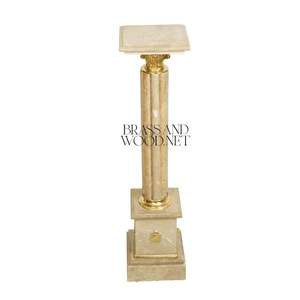 Pedestal de Mármol Travertino Beige Clásico con Capitel de Latón Corintio y Columna Acanalada - Product Image 1