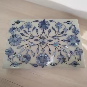 Boîte de rangement de bijoux martelés légers de forme personnalisée faite à la main de qualité exportée d'Inde pour la décoration de la maison - Product Image 1