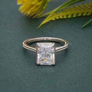 IGI Certified VVS 1ct Radiant Cut Lab Grown Diamond Chapado en oro 925 Sterling Silver Solitaire Anillo de compromiso para hombres y mujeres - Product Image 2