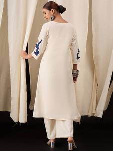 Ensemble coordonné de créateur en motif Align, Salwar Kameez en coton extensible à séchage rapide pour les occasions festives - Product Image 5