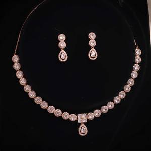 Conjunto de Collar de Eslabones de Aleación de Zinc Chapado en Oro de Alta Calidad Premium con Piedras de Circonia Cúbica Transparente Creadas en Laboratorio, Estilo Minimalista para - Product Image 2