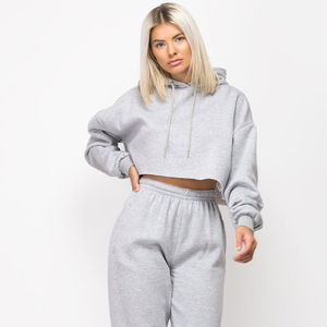 Chándal corto de lana para mujer con capucha y joggers Conjunto a juego Ropa de descanso de invierno Traje de gimnasio Logotipo personalizado Chándales recortados - Product Image 6