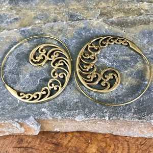 ต่างหูทองเหลืองต่างหูดีไซน์คลาสสิกสำหรับผู้หญิง - Product Image 3