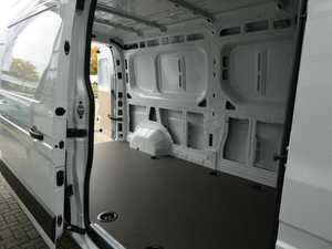 Fourgon utilitaire/grand véhicule de transport de passagers 2025 |   Toit surélevé L3H2, transmission automatique, pack confort, 150 270, ouverture de la porte arrière - Product Image 2