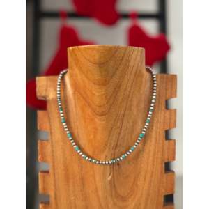 Collar Navajo de Turquesa y Plata de Ley con Perlas, Joyería Cultural Coleccionable - Product Image 1