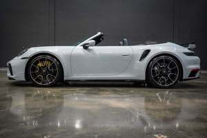 911 Turbo S Convertible AWD 2024 Blanco Brillante Usado con Llantas de Aleación, Asientos de Cuero, Sistema de Navegación y Arranque Remoto - Product Image 2