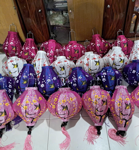 Lanterne en bambou faite à la main en tissu de soie du Vietnam parfaite pour une utilisation élégante de décoration intérieure et extérieure - Product Image 4