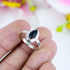 Bague en argent sterling 925 faite à la main avec pierres précieuses plates en onyx noir pour femmes pour mariage ou fête anniversaire cadeau bijoux - Product Image 2