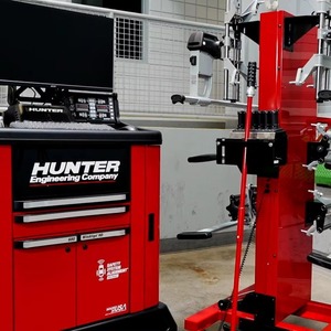 En stock : Outil d'alignement de roues 3D, équilibreuse de roues Hunter économique pour atelier de pneus - Product Image 1