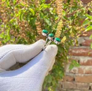 Anillo de Plata de Ley 925 Hecho a Mano con Engaste de Tres Piedras y Malaquita Natural, Diseño Ovalado Clásico, Venta Directa de Fábrica - Product Image 2