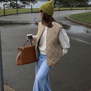 Dernier design personnalisé, veste sans manches matelassée décontractée coupe-vent pour femmes, automne-hiver, couleur noire, nouveau gilet matelassé - Product Image 4