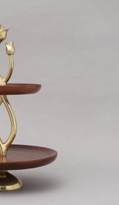 Élégant support à gâteau en bois à 2 niveaux avec tige en métal doré en forme de tulipe, plateau décoratif pour desserts, idéal pour les mariages, les fêtes et la décoration rustique de la maison. - Product Image 5