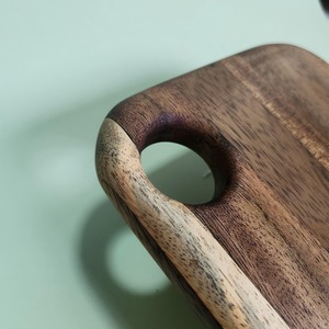 Tabla de cortar de madera natural más querida Diseño de fruta hecho a mano de primera calidad Apto para lavavajillas sostenible para una experiencia de cocina elegante - Product Image 2