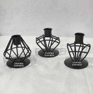 Petit bougeoir classique avec style en fil sculpté, parfait pour les intérieurs traditionnels et les moments décoratifs aux chandelles - Product Image 3