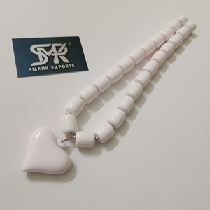 Collier de perles en résine multicolores de qualité supérieure avec pendentif en forme de cœur modèle, design ange, fermeture magnétique pour la mode féminine élégante - Product Image 5