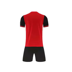 ชุดฟุตบอลพรีเมียมสำหรับผู้ชายจากโรงงานผู้ผลิต ผ้าโพลีเอสเตอร์ 100% แห้งเร็ว ระบายอากาศได้ดี น้ำหนักเบา ปรับแต่งได้ รุ่นล่าสุด - Product Image 2