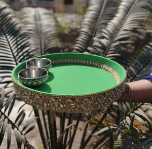 Ensemble de thali décoratif multifonctionnel en acier (combo thali pour cérémonie de haldi, mehndi et alliance) avec 2 bols et applicateur - Product Image 2