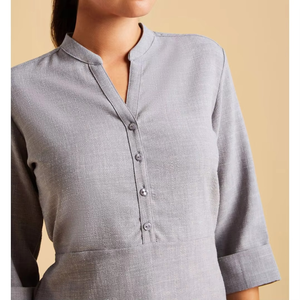 Ensemble d'uniformes de la meilleure qualité en coton, haut tunique et pantalon, personnalisé avec votre propre logo, confortable et respirant - Product Image 4