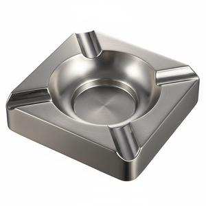 Cenicero Vintage de Latón Macizo, Grabado a Mano con Diseño Floral, Cenicero Redondo Decorativo Antiguo para Cigarrillos y Puros - Product Image 4