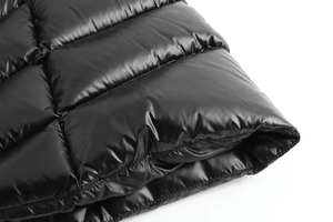 Veste matelassée brillante d'hiver sur mesure OEM pour femmes, veste en duvet à capuche de haute qualité, tendance et chaude pour femmes - Product Image 5