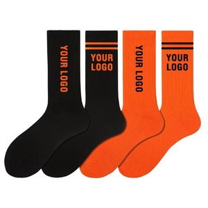 Fabricant pakistanais vente en gros de chaussettes de sport personnalisées en coton tricoté à la mode de luxe pour hommes et femmes - Product Image 2