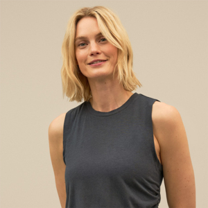 Camiseta sin mangas de yoga cómoda para mujer: tela elástica transpirable con un ajuste de apoyo para Pilates y clases de fitness - Product Image 2