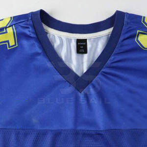 Maillot de football américain léger pour les athlètes Maillot de football personnalisé avec des graphiques d'impression d'écran durables - Product Image 5