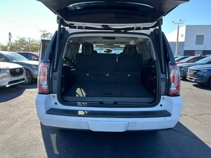 2019 GMC Yukon XL Moteur Turbo d'occasion Entraînement AWD automatique R18 Sièges intérieurs légers en cuir avec direction à gauche - Product Image 3