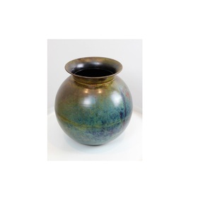 Vases à fleurs en métal fini antique de qualité supérieure avec travail floral en relief pour les intérieurs de maison et les cadeaux de mariage - Product Image 3