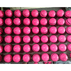 Pelota dura de críquet nocturno de 4 piezas, bolas rosas de cuero hechas a mano con logotipo personalizado, producto al por mayor - Product Image 4