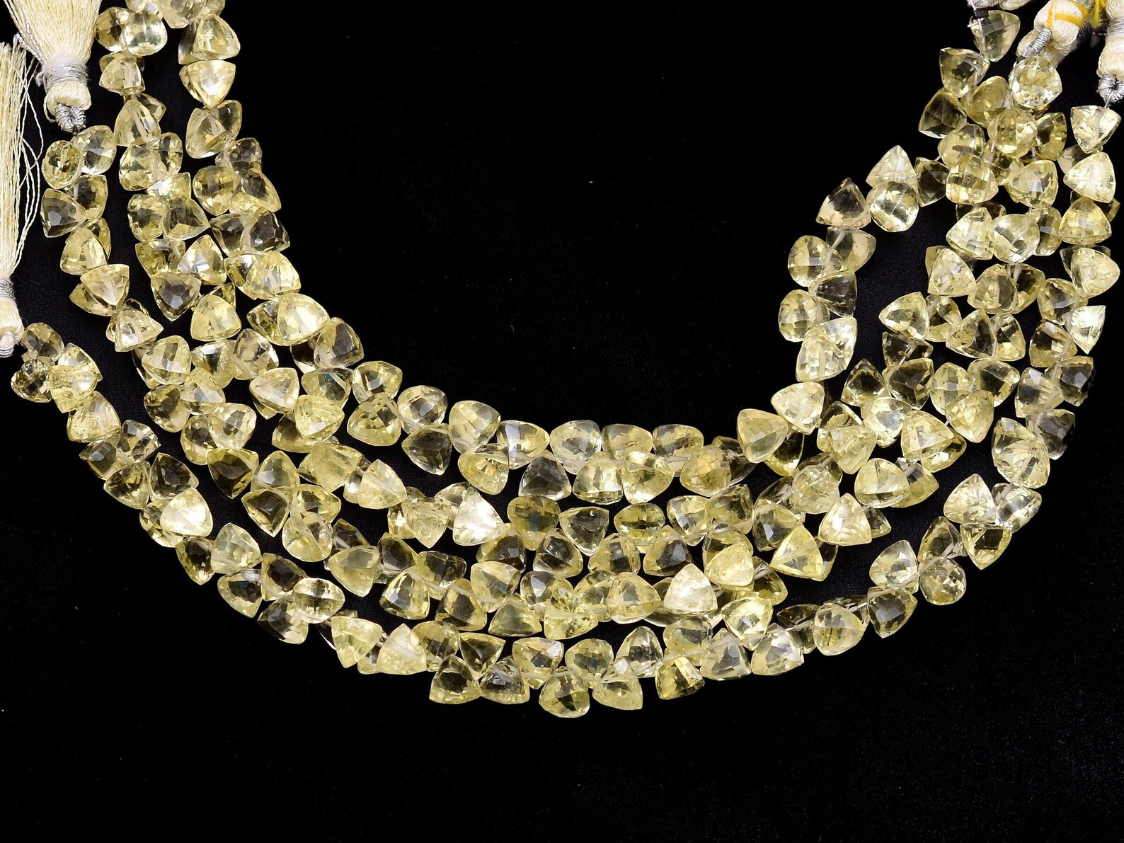 สีเหลือง